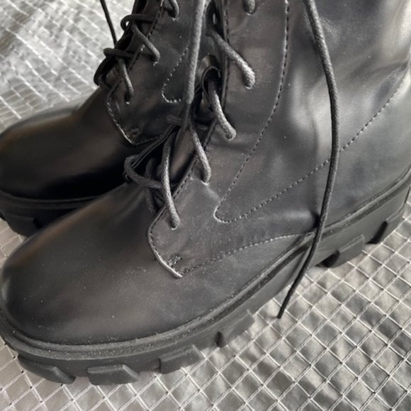 Vinyl boots new unisex size men 6.5 women 5 main image 6
